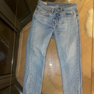 Levi’s skinny light wash jeans